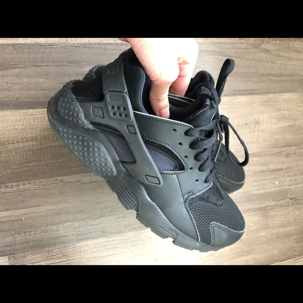 👏🏽SOLD👏🏽All black huaraches 🖤✨